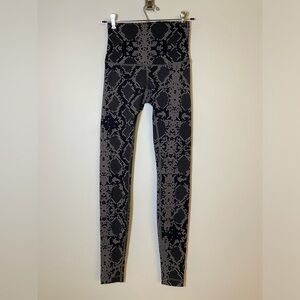 Lululemon Wunder Under Ankle Leggings Simply Ziggy Snake Slate Deep Coal Size 4